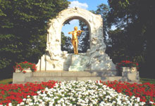 Stadtpark. Strauss Monument