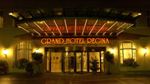 Вход в отель Grand Regina