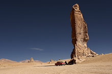Солончак Тара в Национальном Заповеднике Лос Фламенкос. Район пустыни Атакама